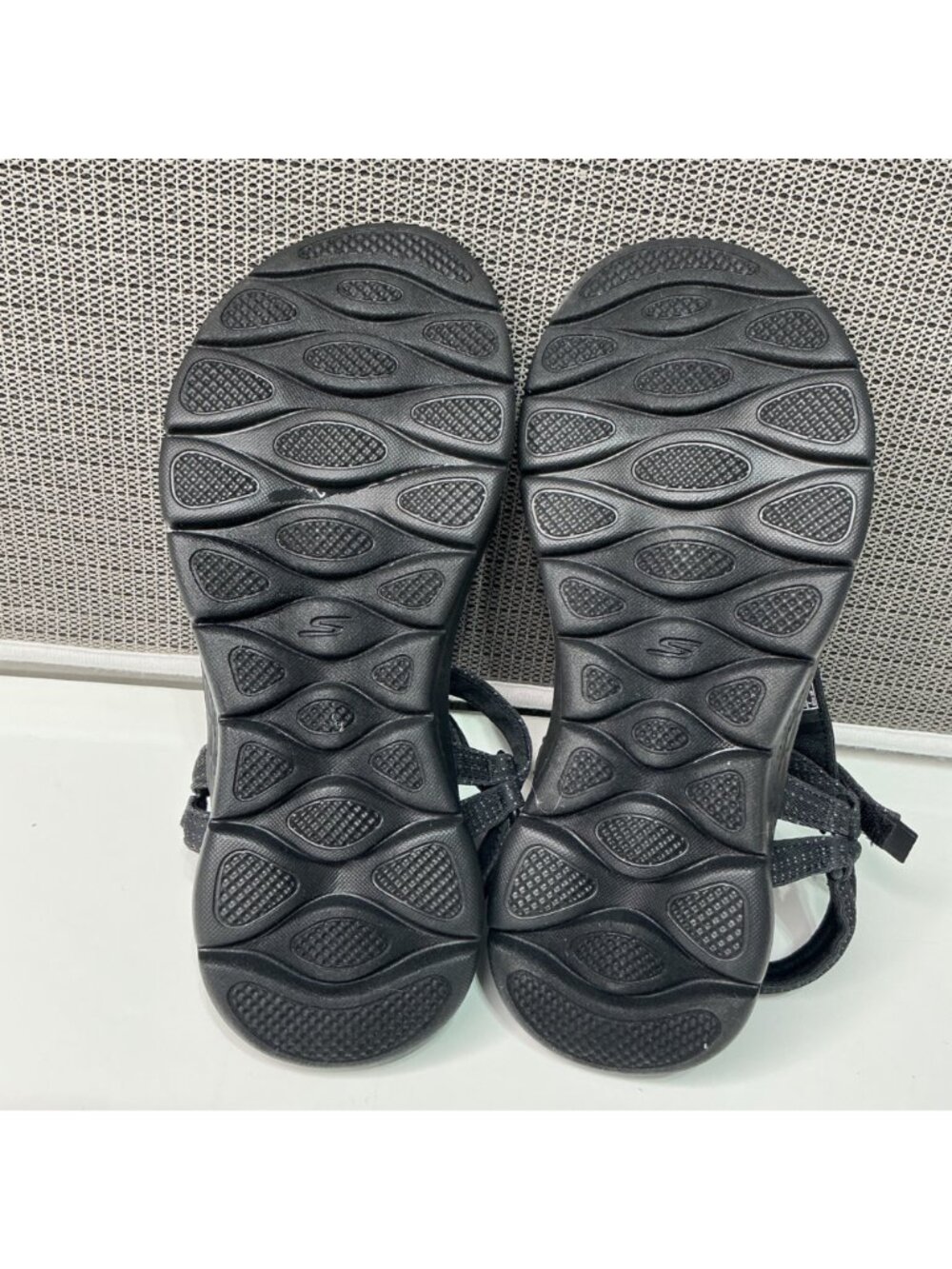 Skechers Women's Go Walk Arch Fit Sandals Size 7 Black Adjustable Straps - Picture 6 of 6